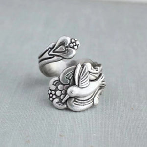 Men's And Women's Fashion Retro Azalea Ring